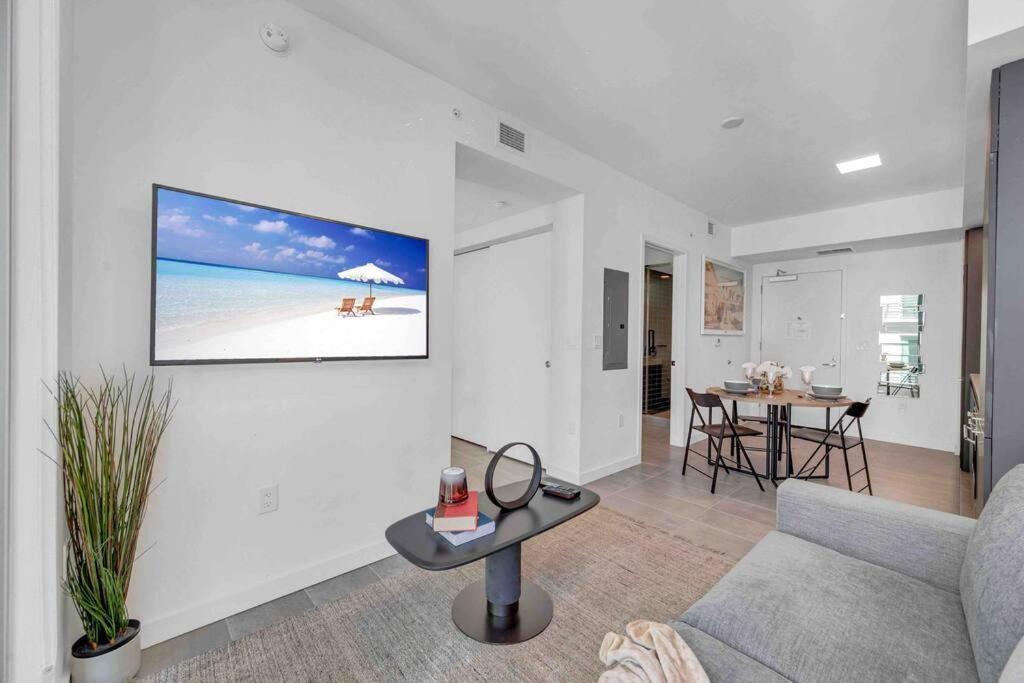 Appartamento Breathtaking 1Br In The Heart Miami Esterno foto