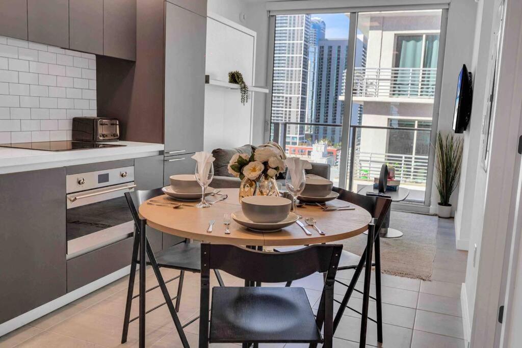 Appartamento Breathtaking 1Br In The Heart Miami Esterno foto