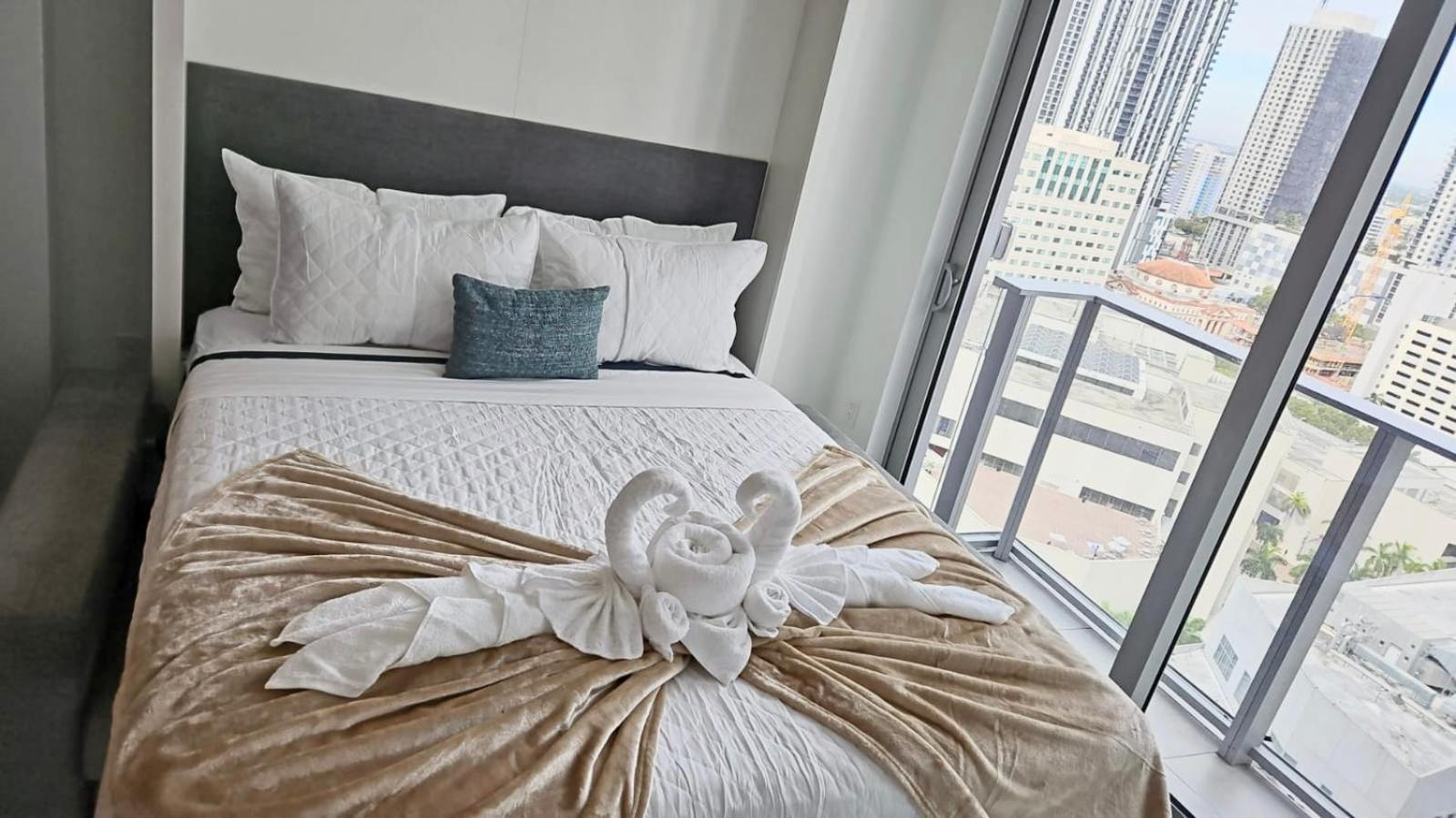Appartamento Breathtaking 1Br In The Heart Miami Esterno foto